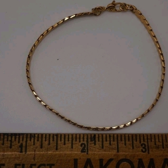 Elegant Gold Bracelet - Picture 2 of 6